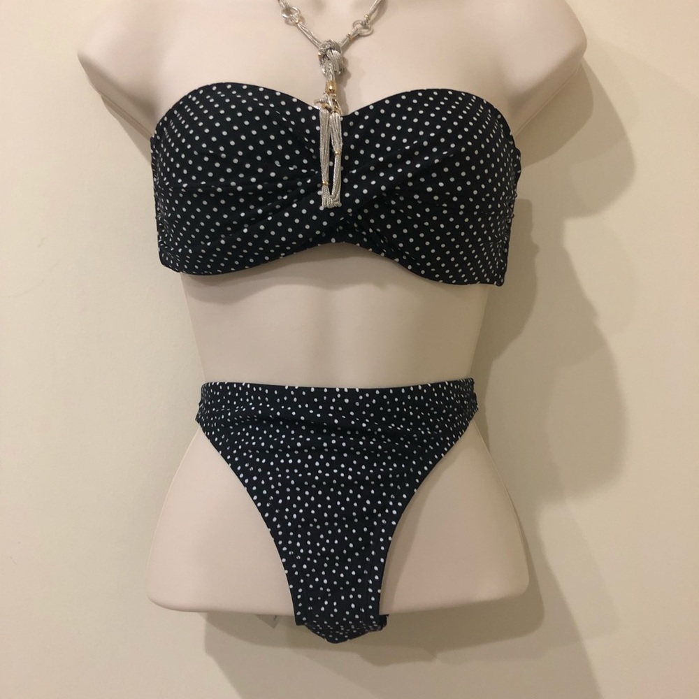 Bikini - Picture 2 of 3